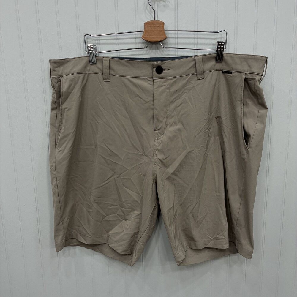 Travis Mathew Men's W42 Tan Moisture Wicking Bermuda Flat Front Golf Shorts